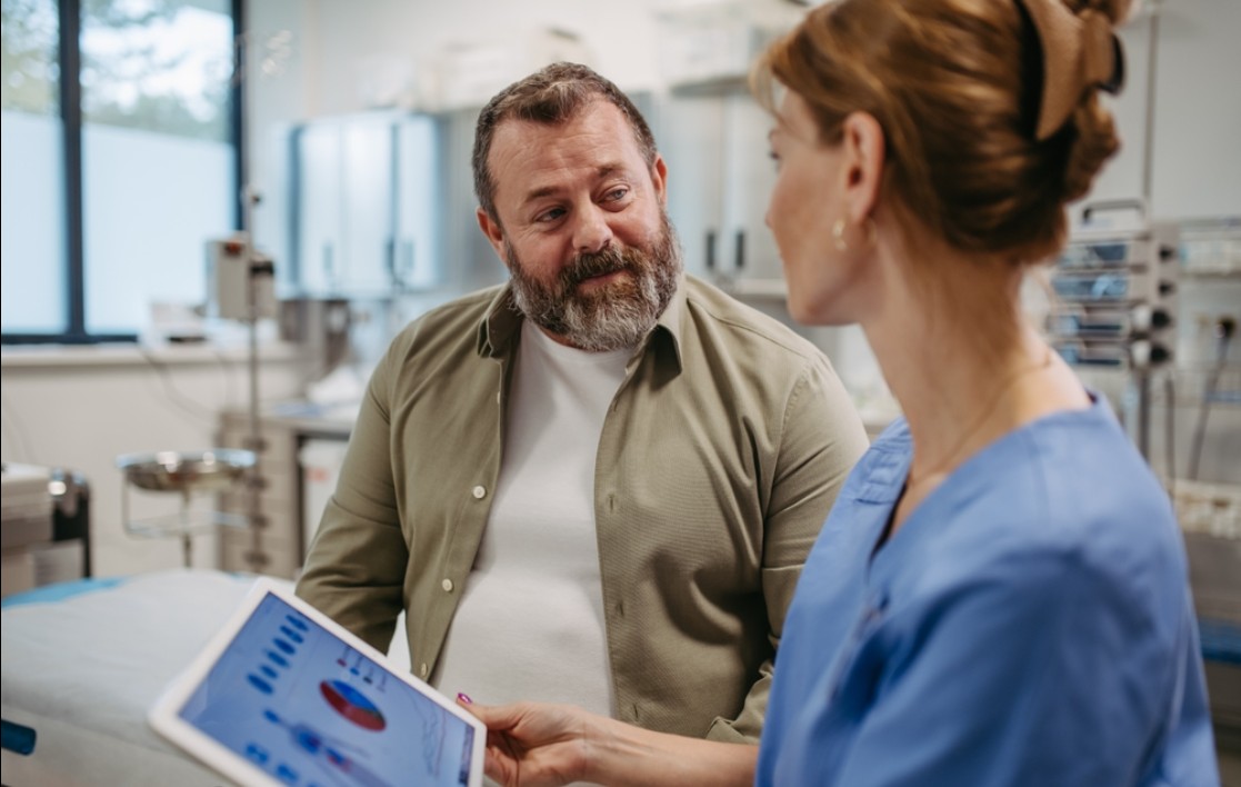 trigliceride crescute – pacient discutand rezultate lipidice cu medicul