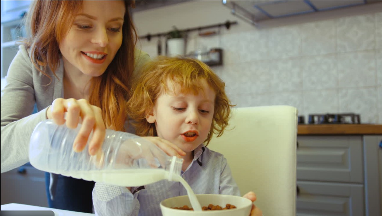 este sanatos laptele de vaca – copil band lapte la micul dejun