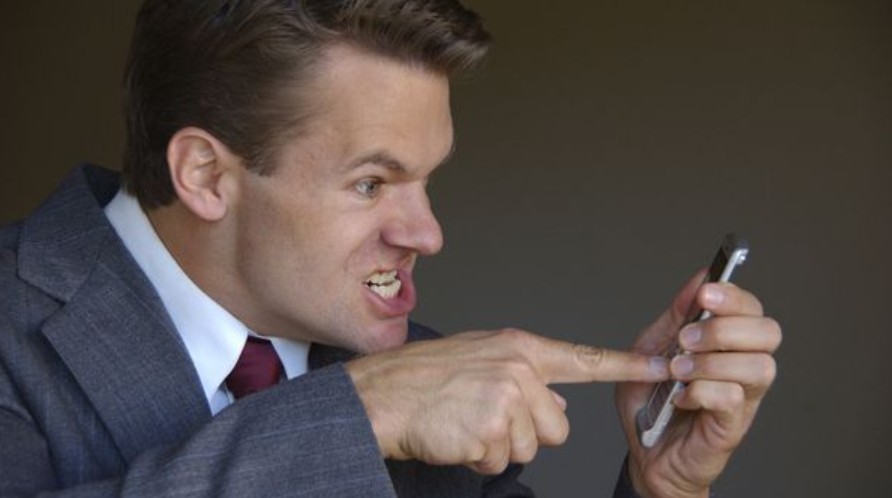 Vibrație fantomă telefon: află de ce simțim că telefonul vibrează când nu vibrează și ce spune psihologia