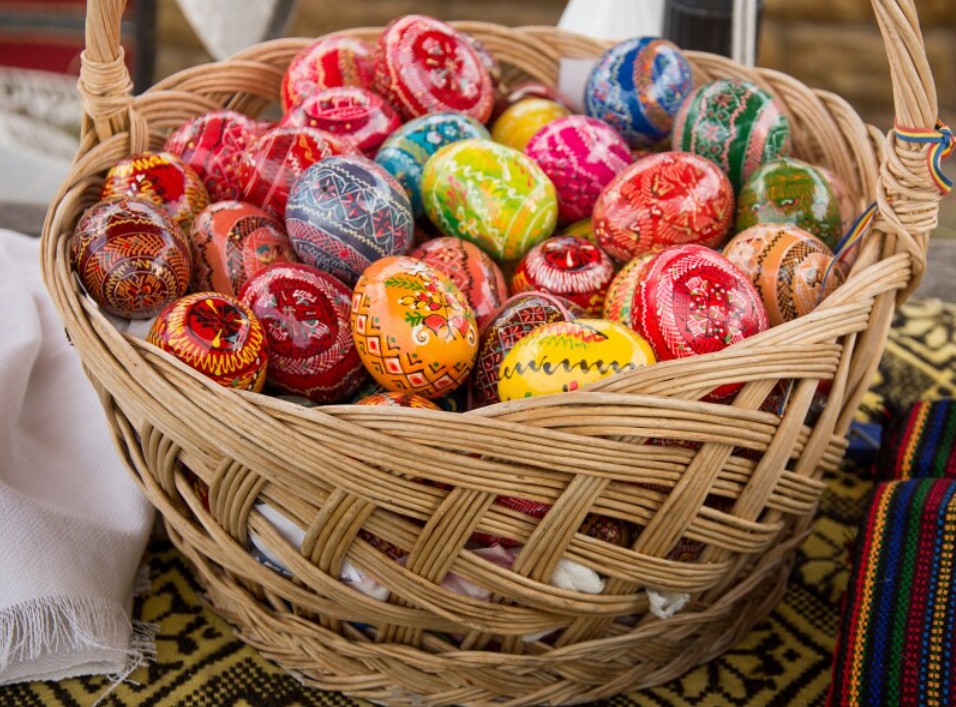 Vopsim ouale de Paște sau le cumpărăm: 7 motive sa alegi traditia
