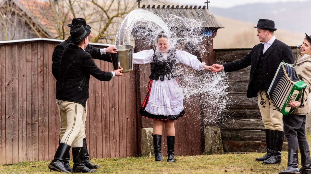 Traditii de Paste in Romania mai putin stiute: 10 obiceiuri fascinante